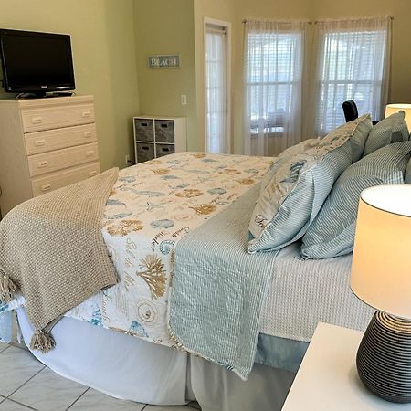 Life At The Canal Cape Coral Exterior photo