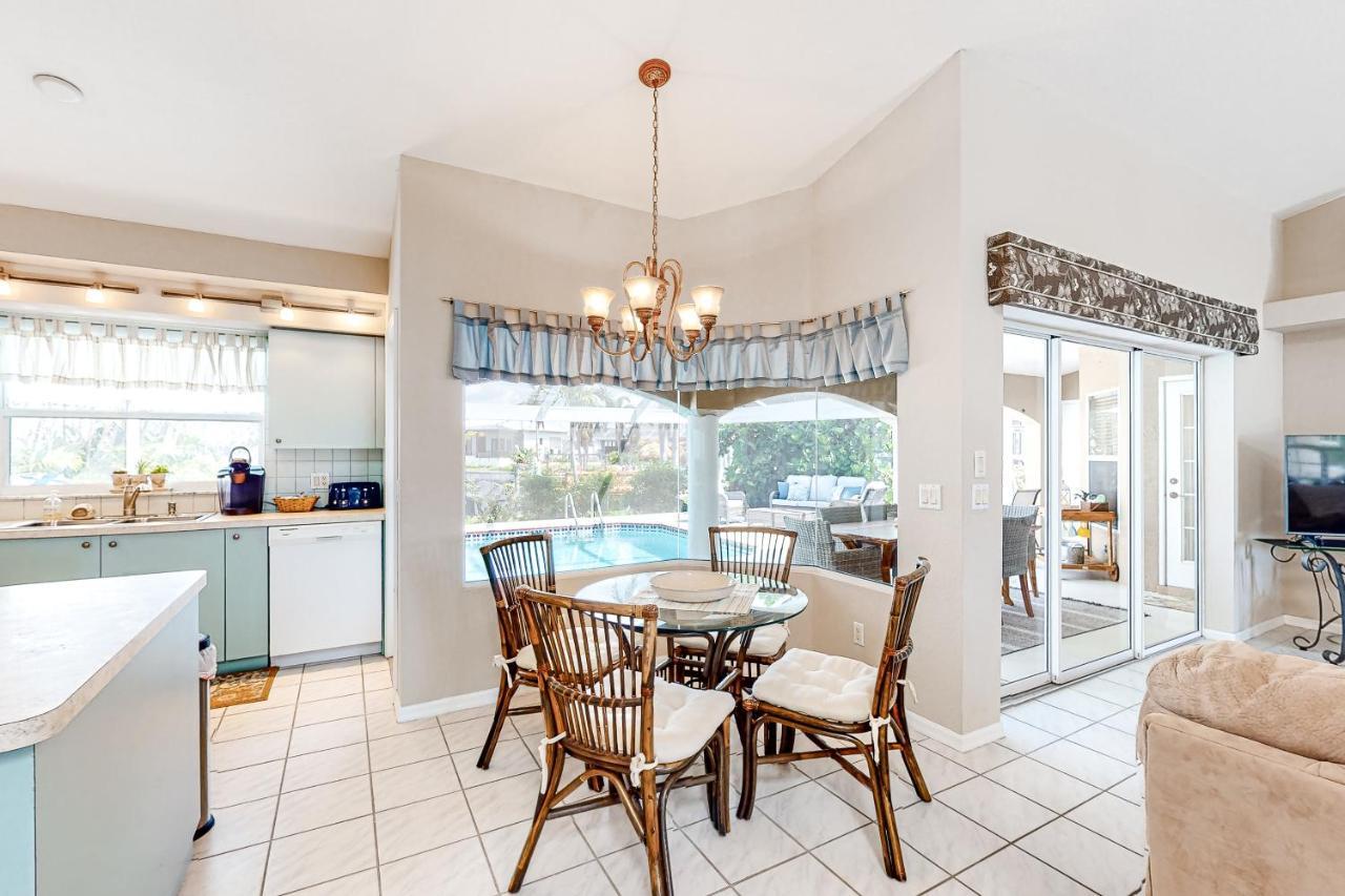 Life At The Canal Cape Coral Exterior photo