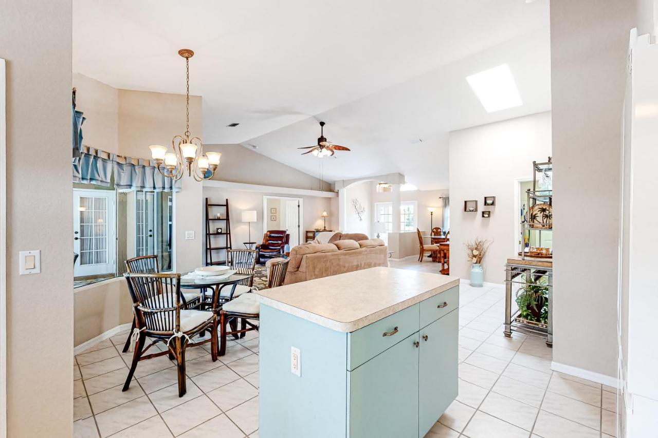 Life At The Canal Cape Coral Exterior photo